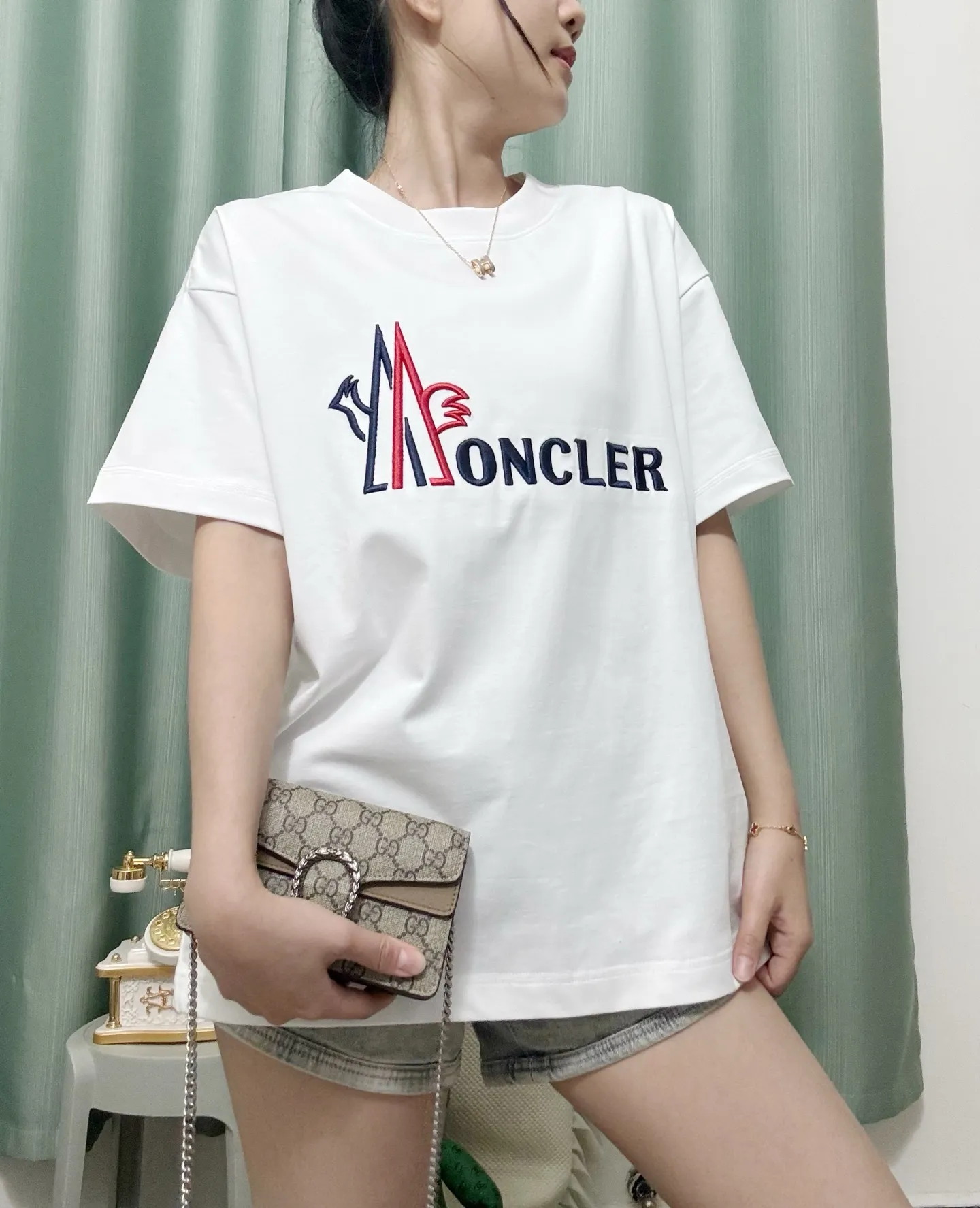 White ， Same Style